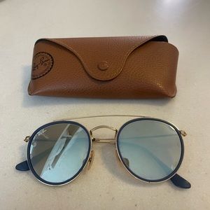 Blue mirror Raybans
